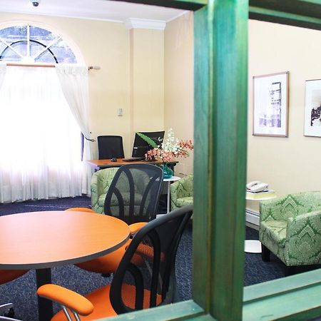 The Knutsford Court Hotel Кингстон Экстерьер фото