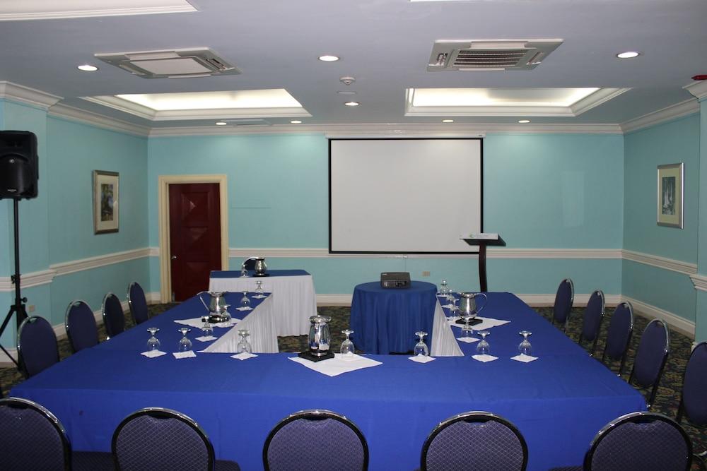 The Knutsford Court Hotel Кингстон Экстерьер фото
